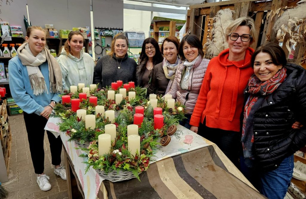 Photo de l'atelier couronne de l'avent des amis de la rose de nyon